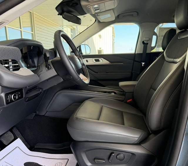 2026 Ford Explorer Active w/100A Pkg 4WD