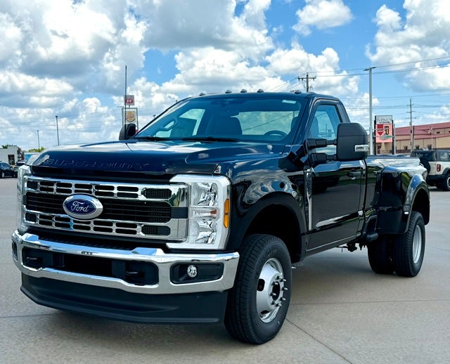 2026 Ford Super Duty F-350 DRW XL 4WD Reg Cab 8' Box
