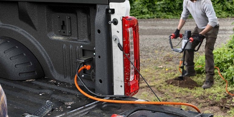 2025 Ford Super Duty F-550 DRW bed outlet